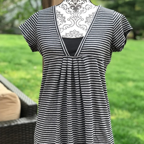 a.n.a black and white striped knit top in size M - Picture 4 of 5